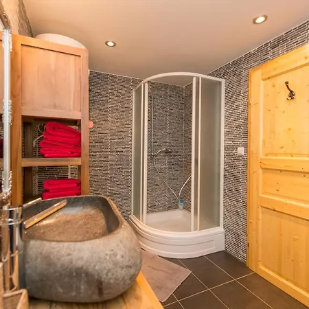 Koca Na Planini Planina pod Sumnikom